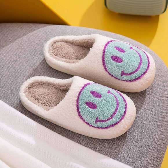 Melody Smiley Face Slippers SALE 20% OFF+Discounted Shipping - Picture 2 of 4
